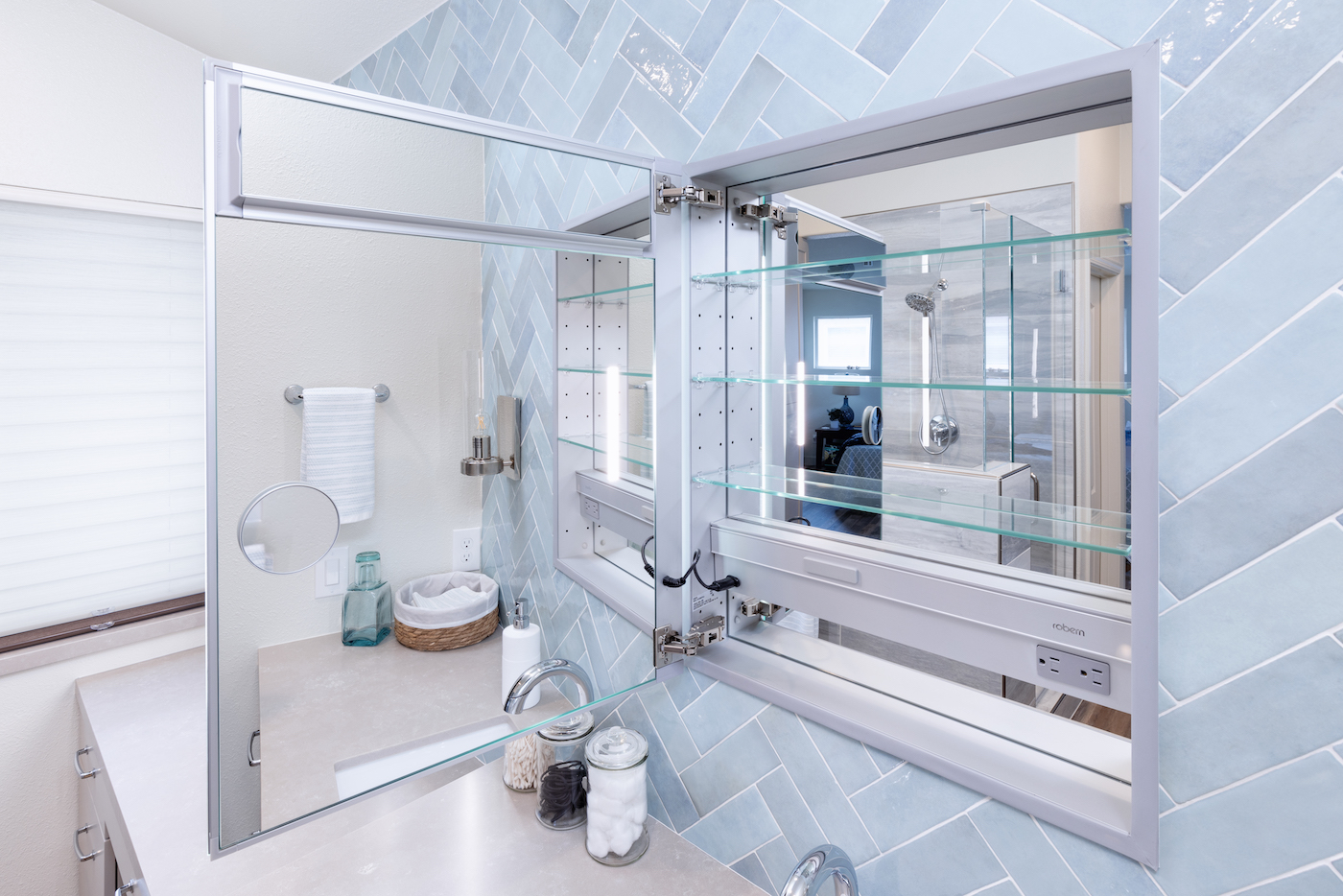 bathroom-medicine-cabinet-mirror-interior-design-storage