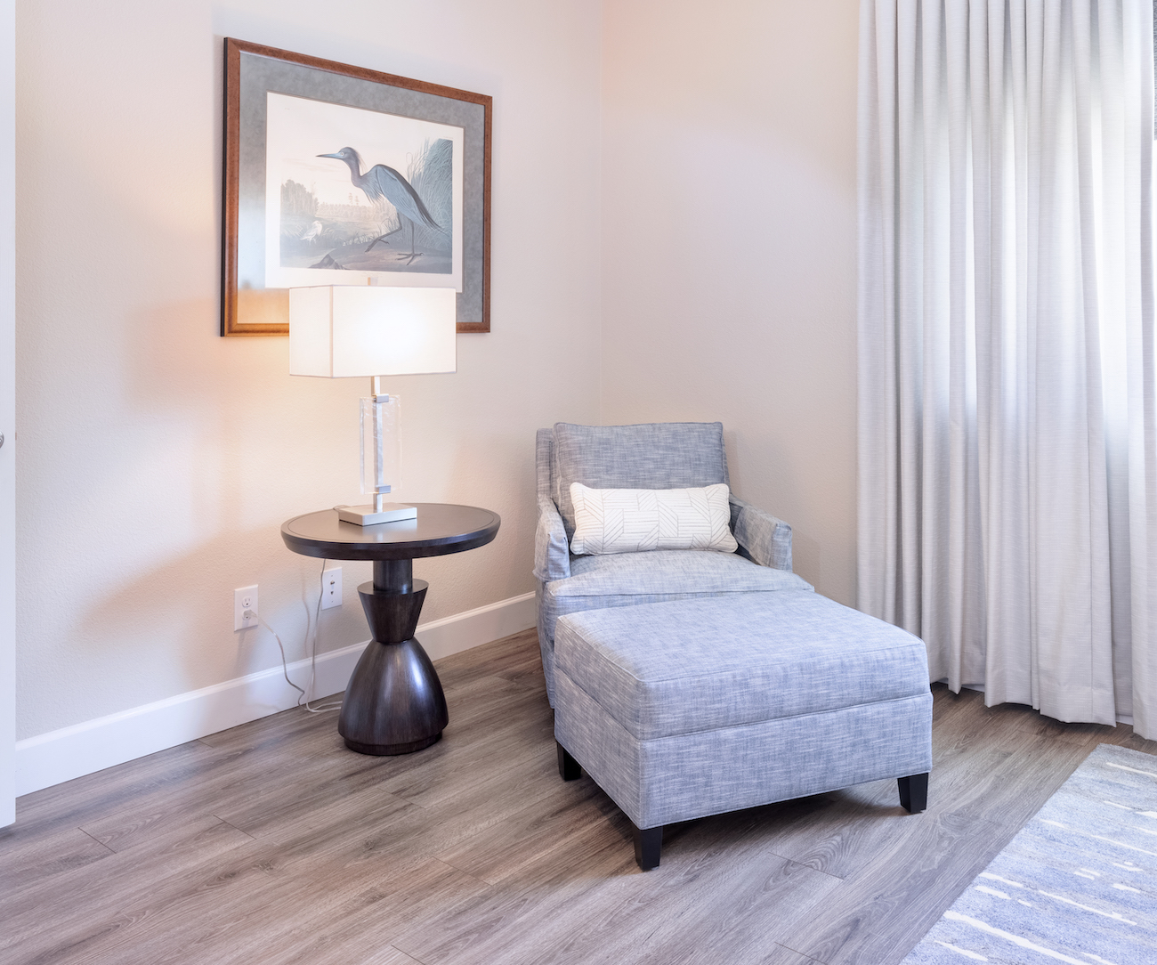 accent-chair-table-bedroom-design-manteca-ca