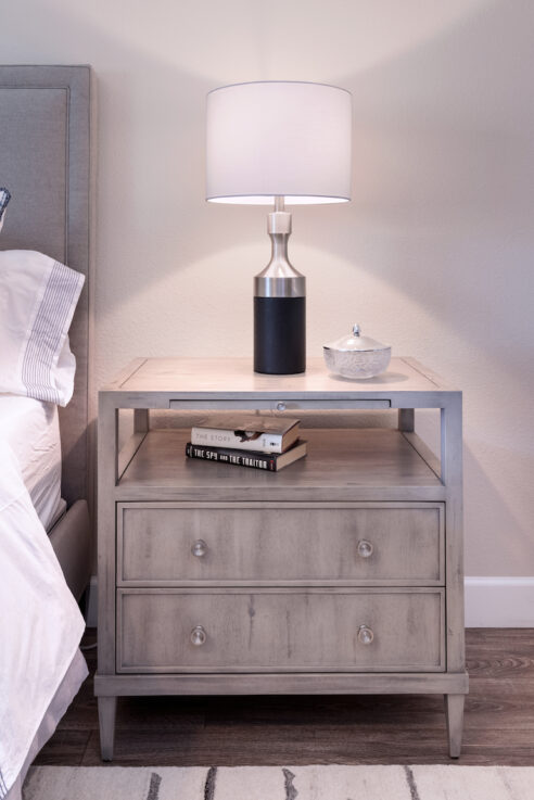 nightstand-design-books-lamp-decor