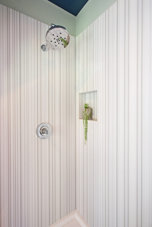 shower-design-striped-wall-covering
