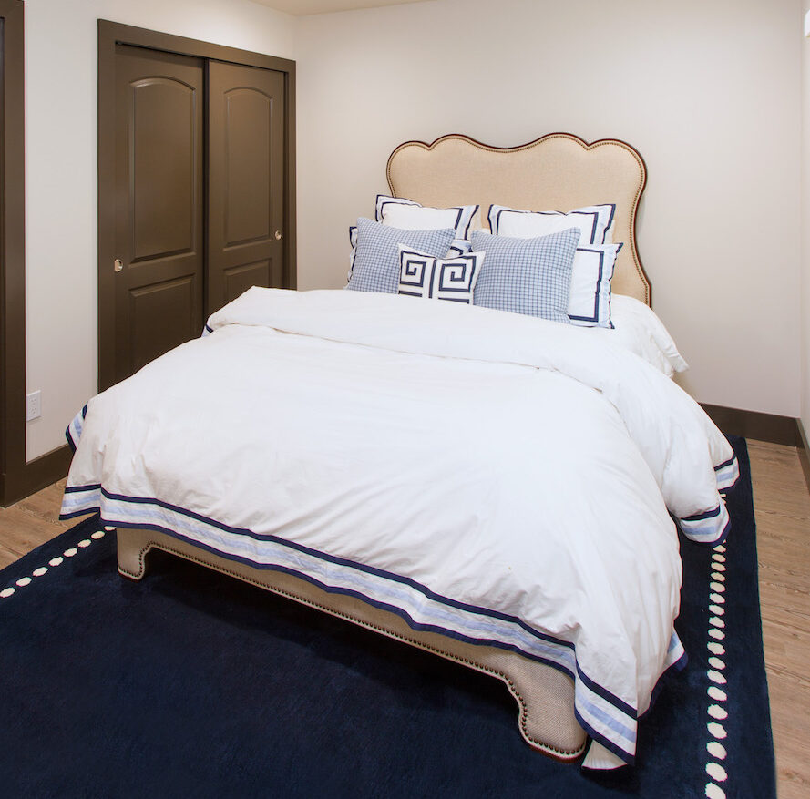 bedroom-design-los-altos-ca-black-and-white-area-rug