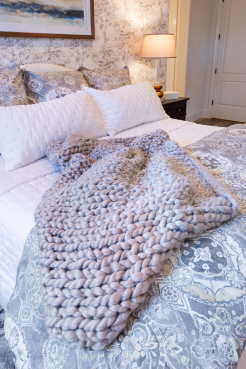 chunky-knit-blanket-bedroom-design