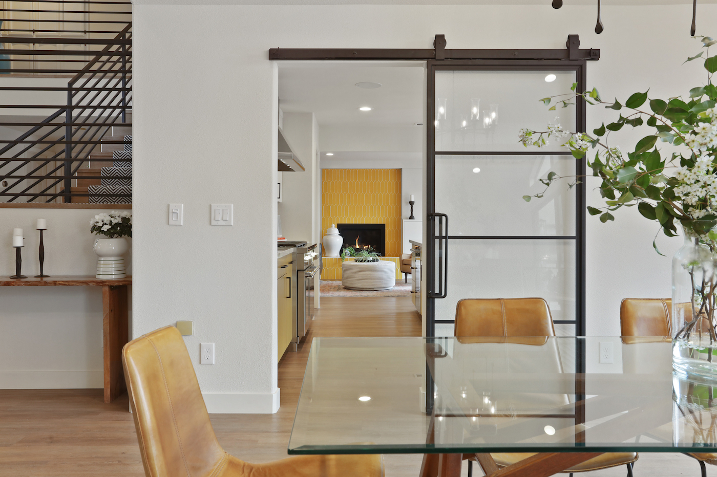 glass-sliding-door-from-dining-room-to-living-room