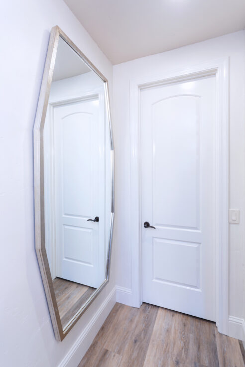 large-wall-mirror-bathroom-interior-design
