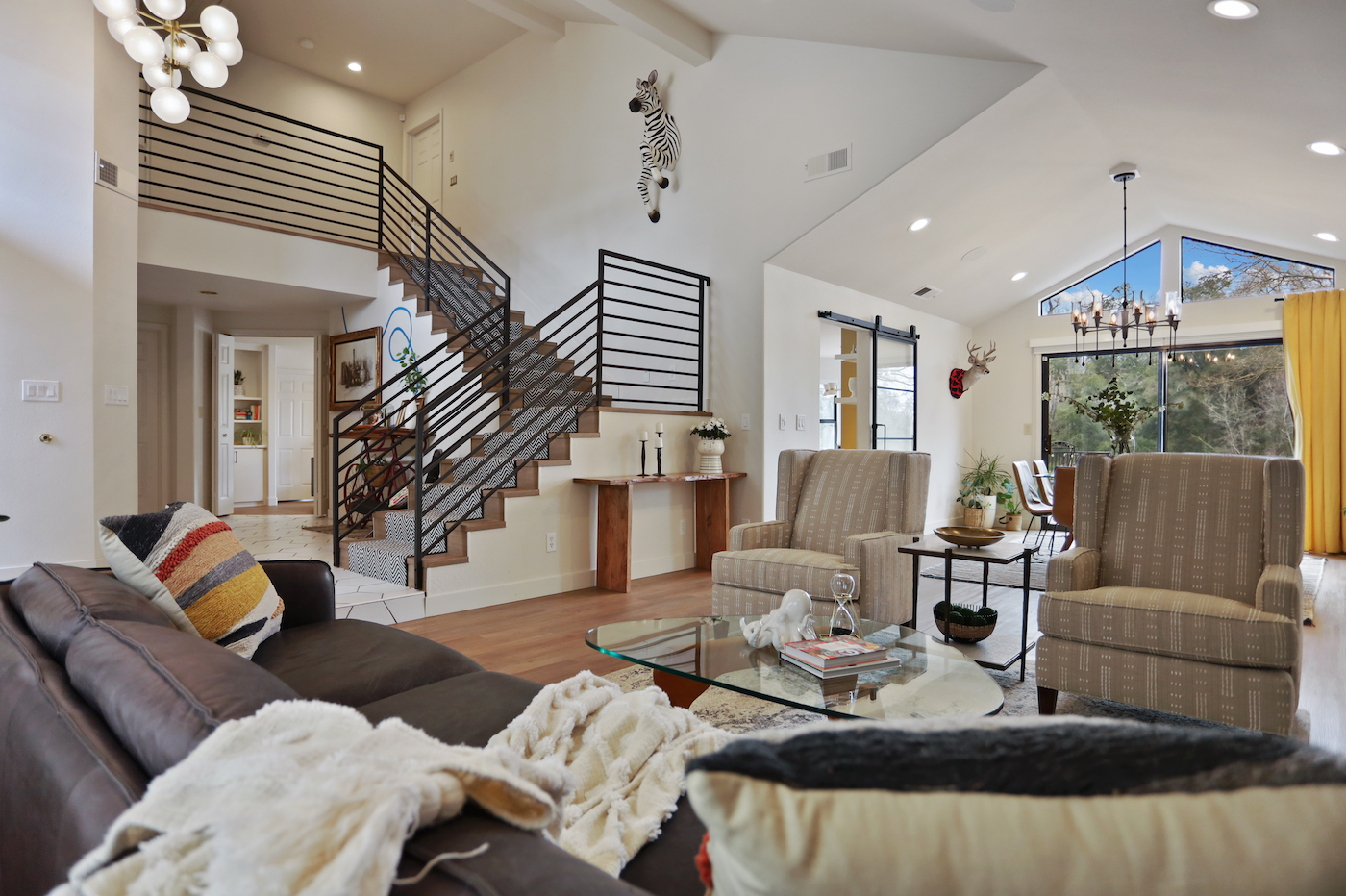 lodi-ca-living-room-design-furnishings