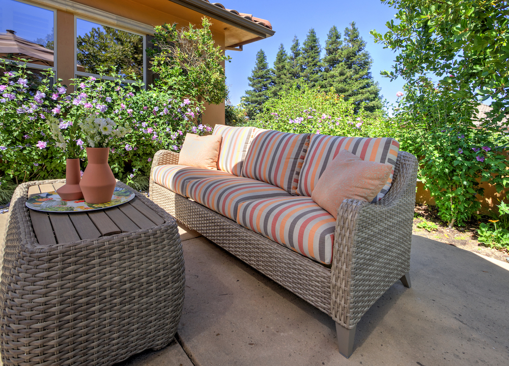 patio-furniture-colorful-cushions-lodi-ca