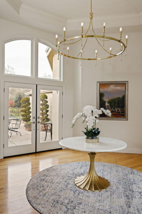 foyerround-marble-tableround-ruggold-chandelierktj-design-colindencalifornia01-2