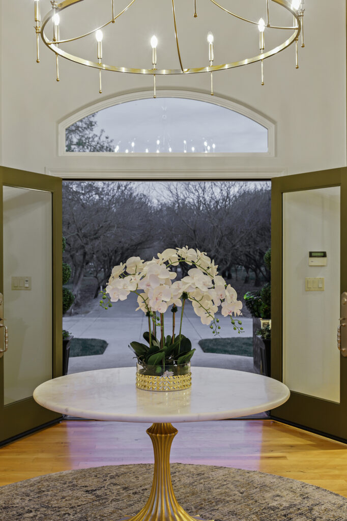 Foyerround Marble Tableround Ruggold Chandelierktj Design Colindencalifornia02