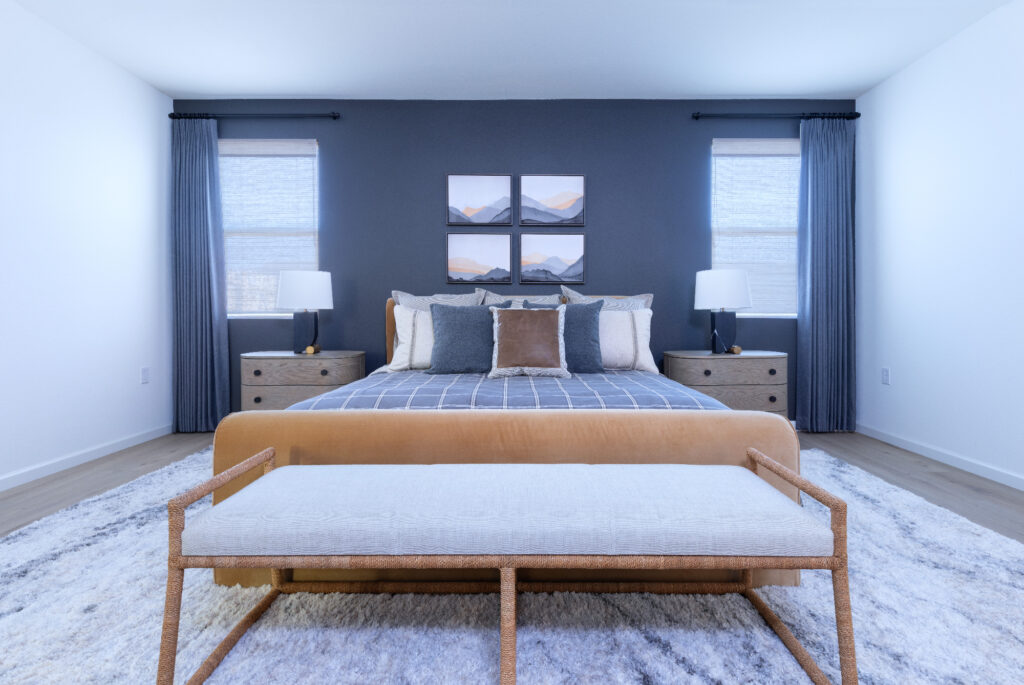 Accent Wall Modern Bed Plaid Bedding 95212 Interior Design Ho9a7890