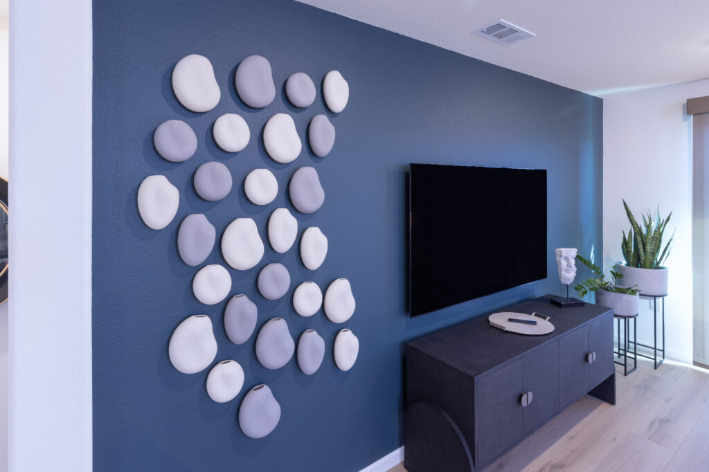 Accent Wall With Sculptural Elements 95212 Interior Design Ho9a7839