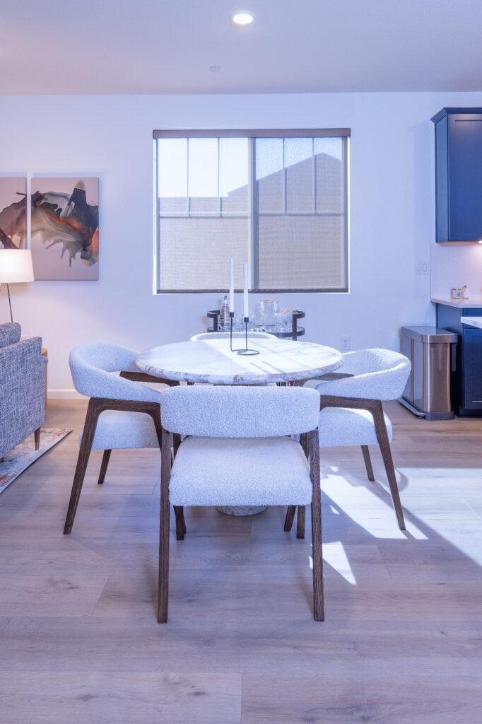Marble Round Dining Table Four Upholseted Chairs 95212 Interior Design Ho9a7818