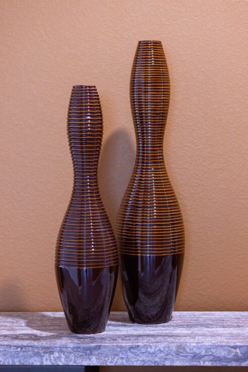 foyer-entry-maroon-vases-95212-interior-design_ho9a8107