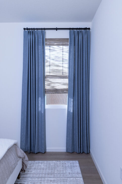guest-bedroom-slate-blue-drapery-woven-wood-roman-shade-down-95212-interior-design_ho9a7979