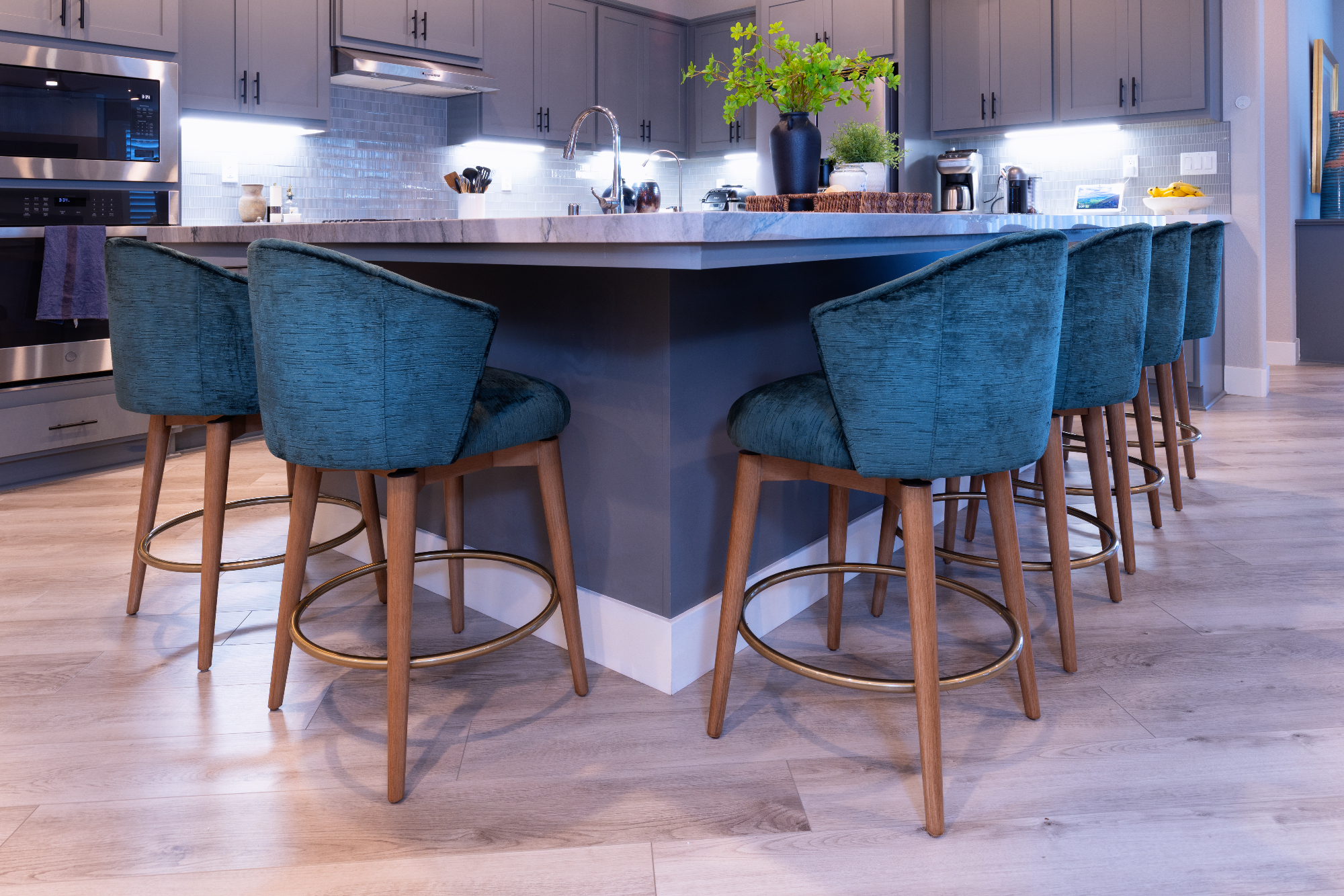 ktj-design-co-premier-interior-designer-manteca-california-swivel-chairs_ho9a0342
