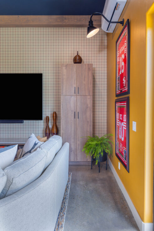 morada-ktj-design-co-49er-gold-wall-plaid-wallpaper-artwork-lighting-gameroom_ho9a1276