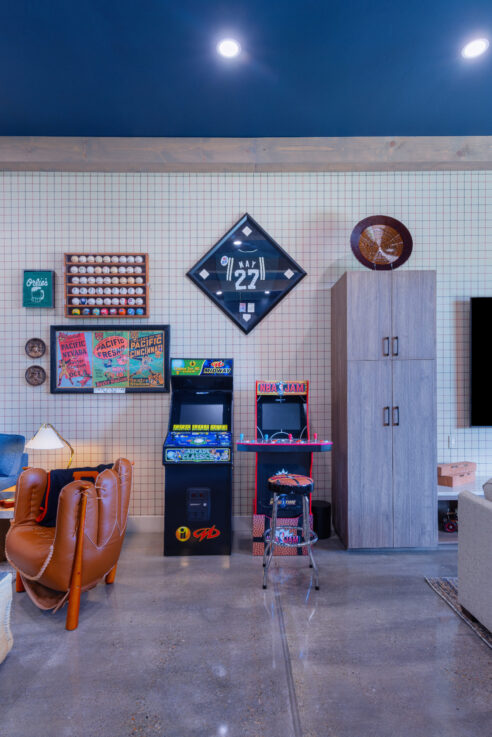 morada-ktj-design-co-blue-ceiling-arcade-games-plaid-wallpaper-wood-beams-baseball-chair-gameroom-polished-concrete-floors_ho9a1296