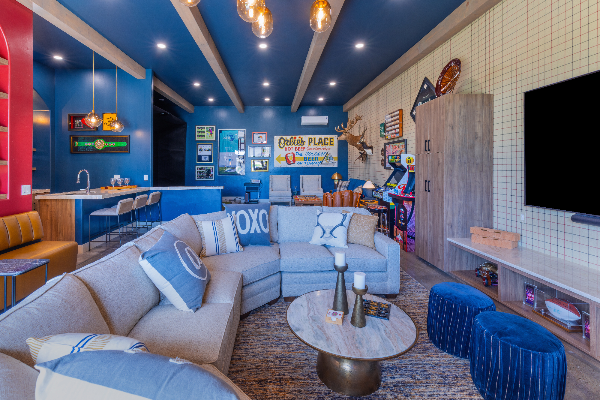 morada-ktj-design-co-blue-ceiling-wood-beams-large-sectional-plaid-wallpaper-gameroom_ho9a1293