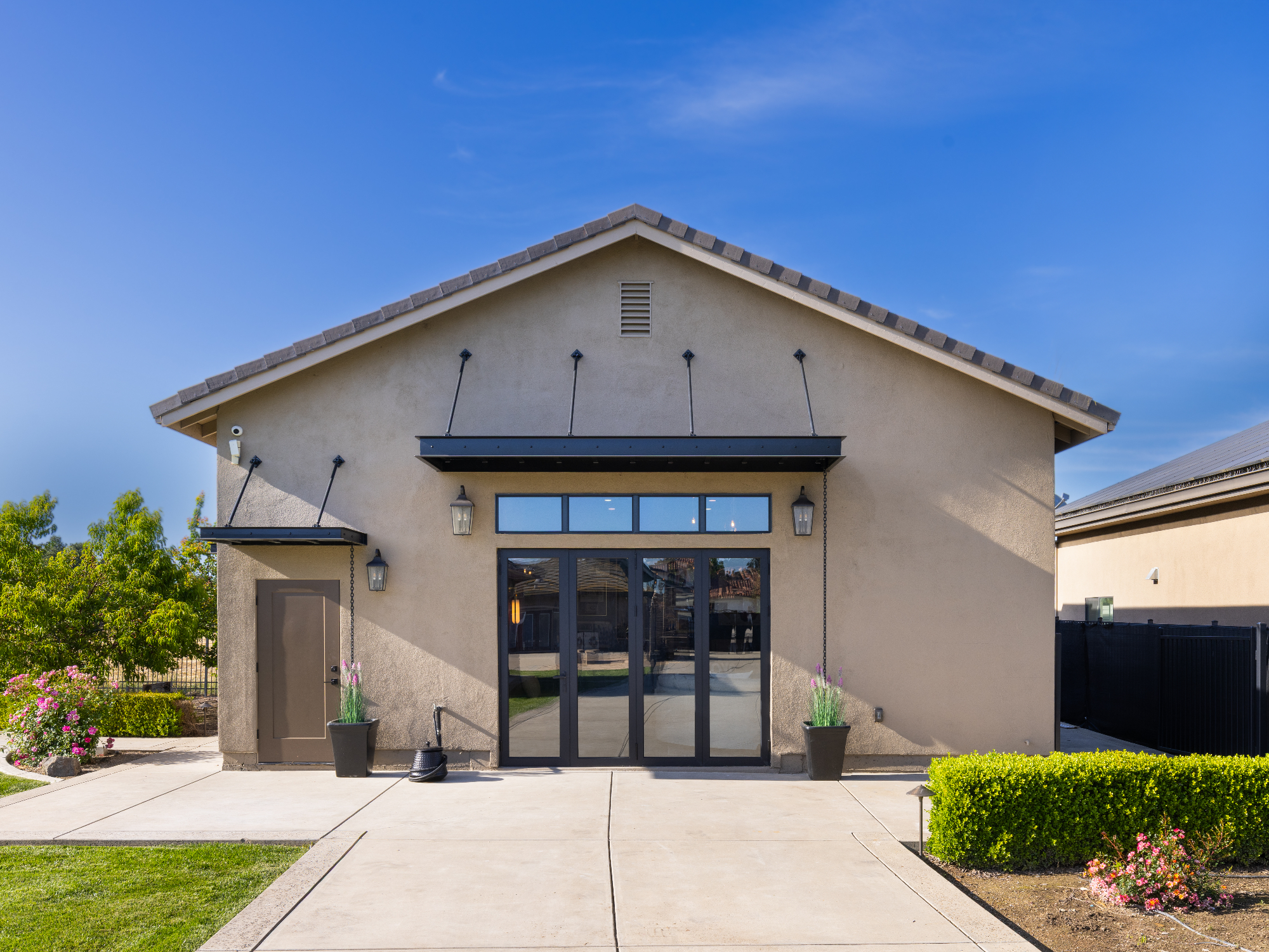 morada-ktj-design-co-gameroom-exterior-steel-awnings-folding-door-rain-chain_ho9a1510