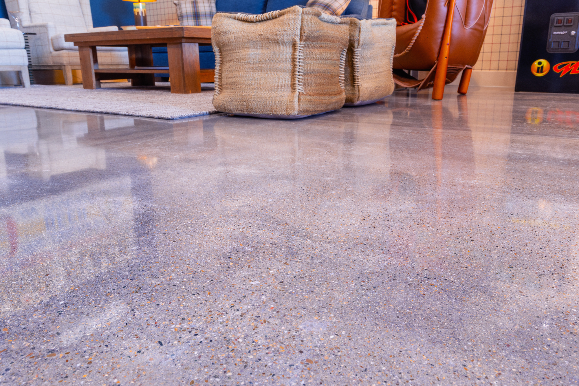 morada-ktj-design-co-gameroom-sports-bar-jenco-companies-natural-polished-concrete-floors-golf-simultator_ho9a1648