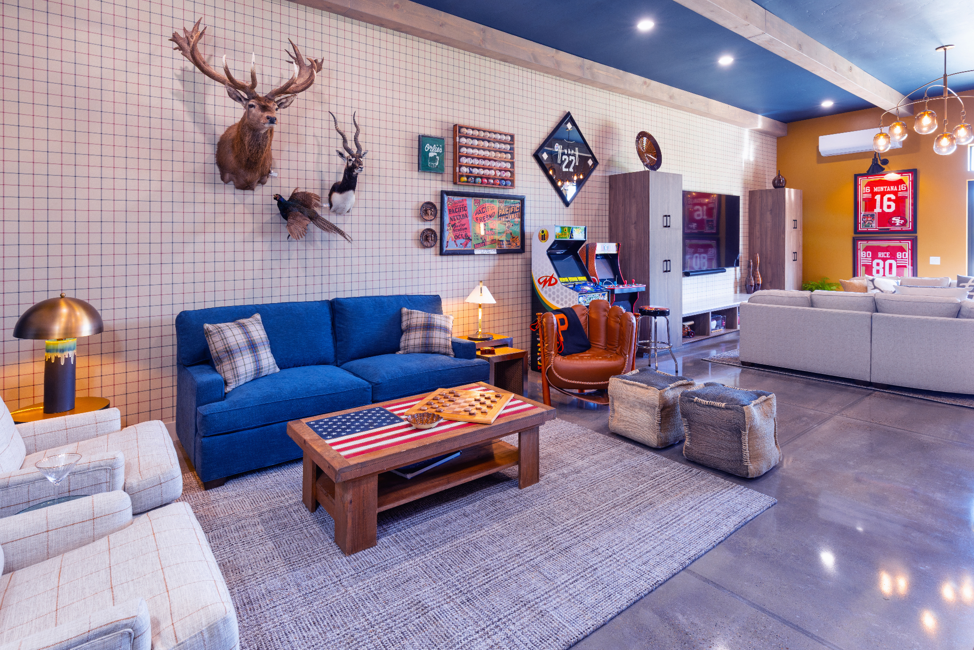 morada-ktj-design-co-gameroom-stagg-head-buck-head-navy-sofa-polished-concrete-floors-navy-ceiling-brass-lamp-shade_ho9a1347