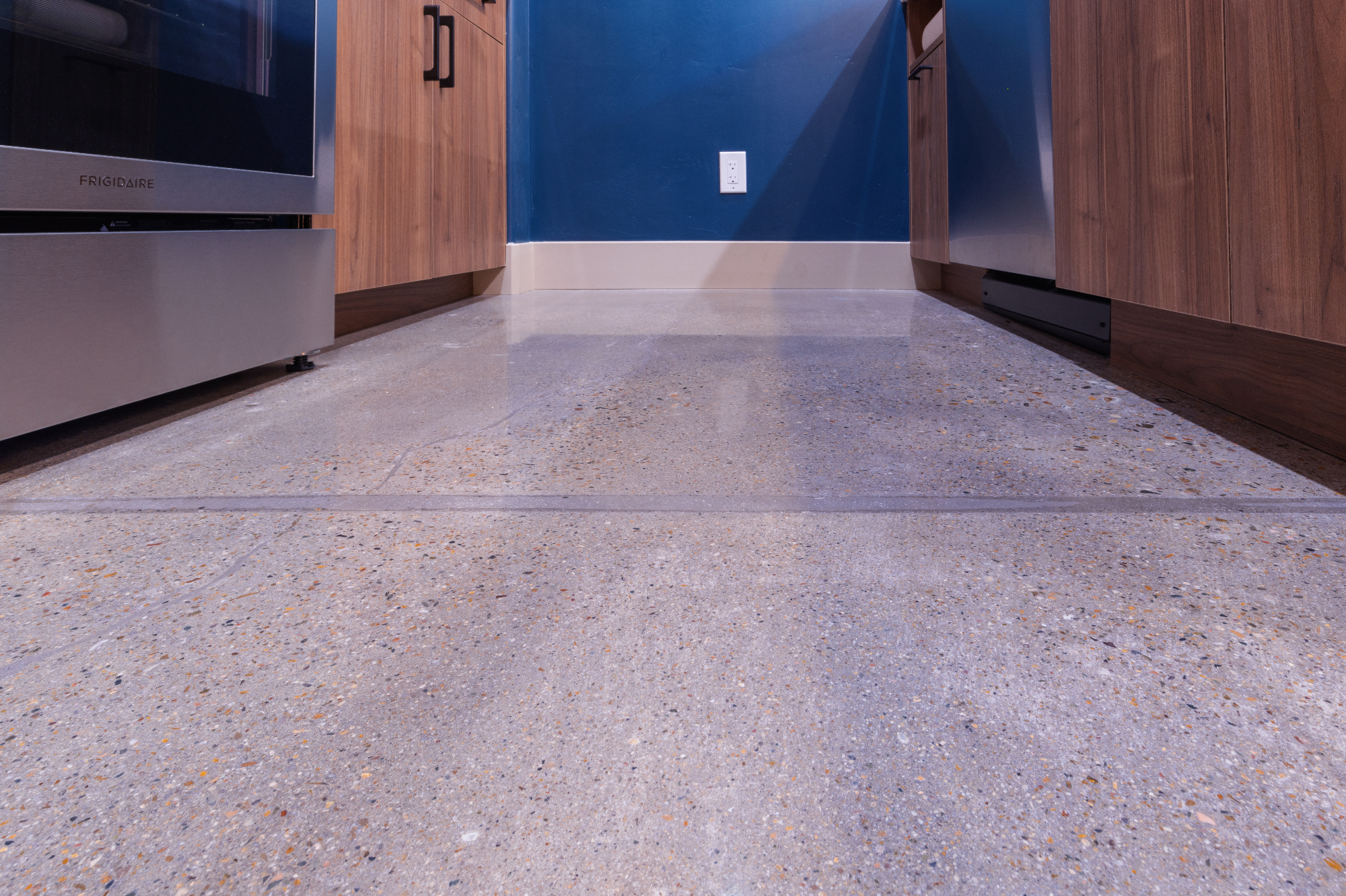 morada-ktj-design-co-jenco-companies-natural-polished-concrete-floors-joint-filler-aggergate_ho9a1650