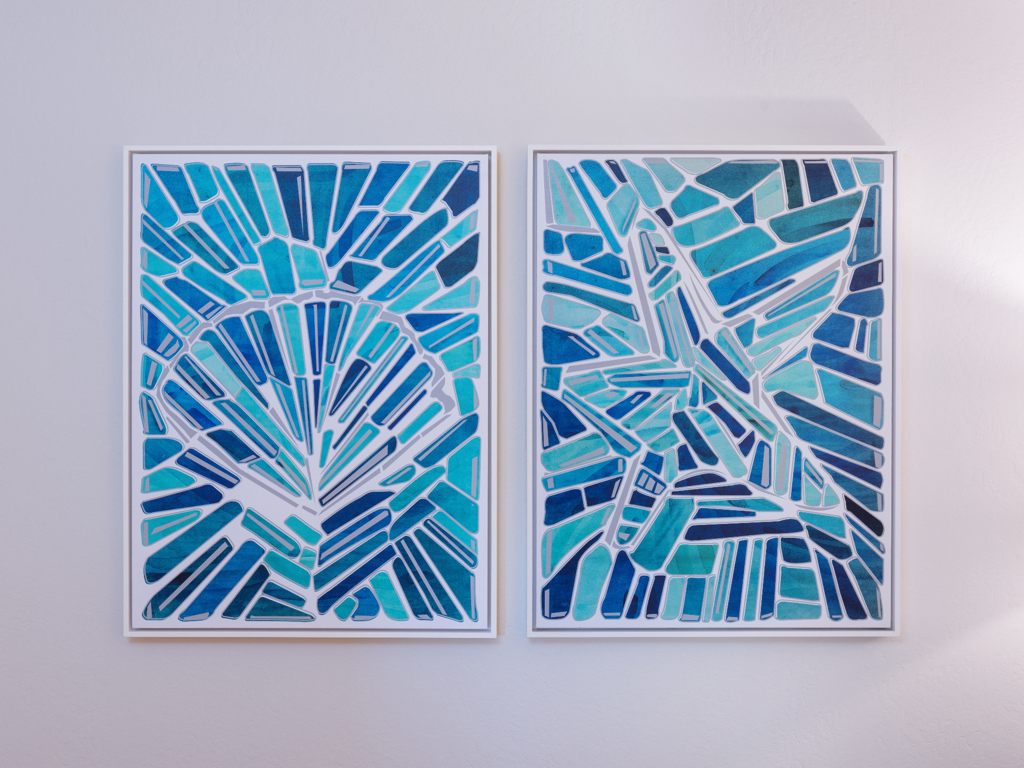 ktj-design-co-santa-cruz-beach-condo-guest-bedroom-tide-line-artwork-shell-starfish-canvas-art_ho9a6615