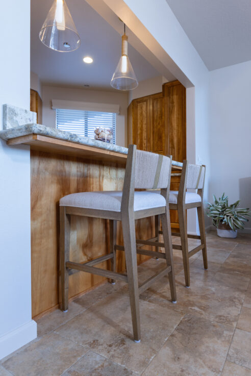 ktj-design-co-santa-cruz-beach-condo-kitchen-counter-stools-glass-pendants-with-woven-rope_ho9a6533
