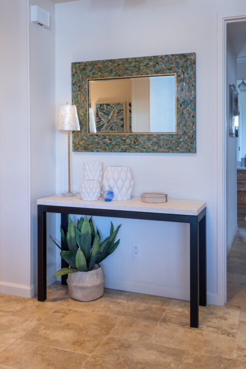 ktj-design-co-santa-cruz-beach-condo-tide-line-entry-table-drop-zone-mosaic-mirror_ho9a6670