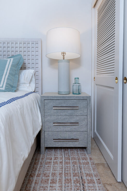 ktj-design-co-santa-cruz-beach-condo-tide-line-guest-bedroom-blue-woven-bedside-table-table-lamp-clay-area-rug_ho9a6632