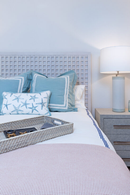 ktj-design-co-santa-cruz-beach-condo-tide-line-guest-bedroom-crisp-bedding-blue-woven-nightstand-table-lamp_ho9a6711