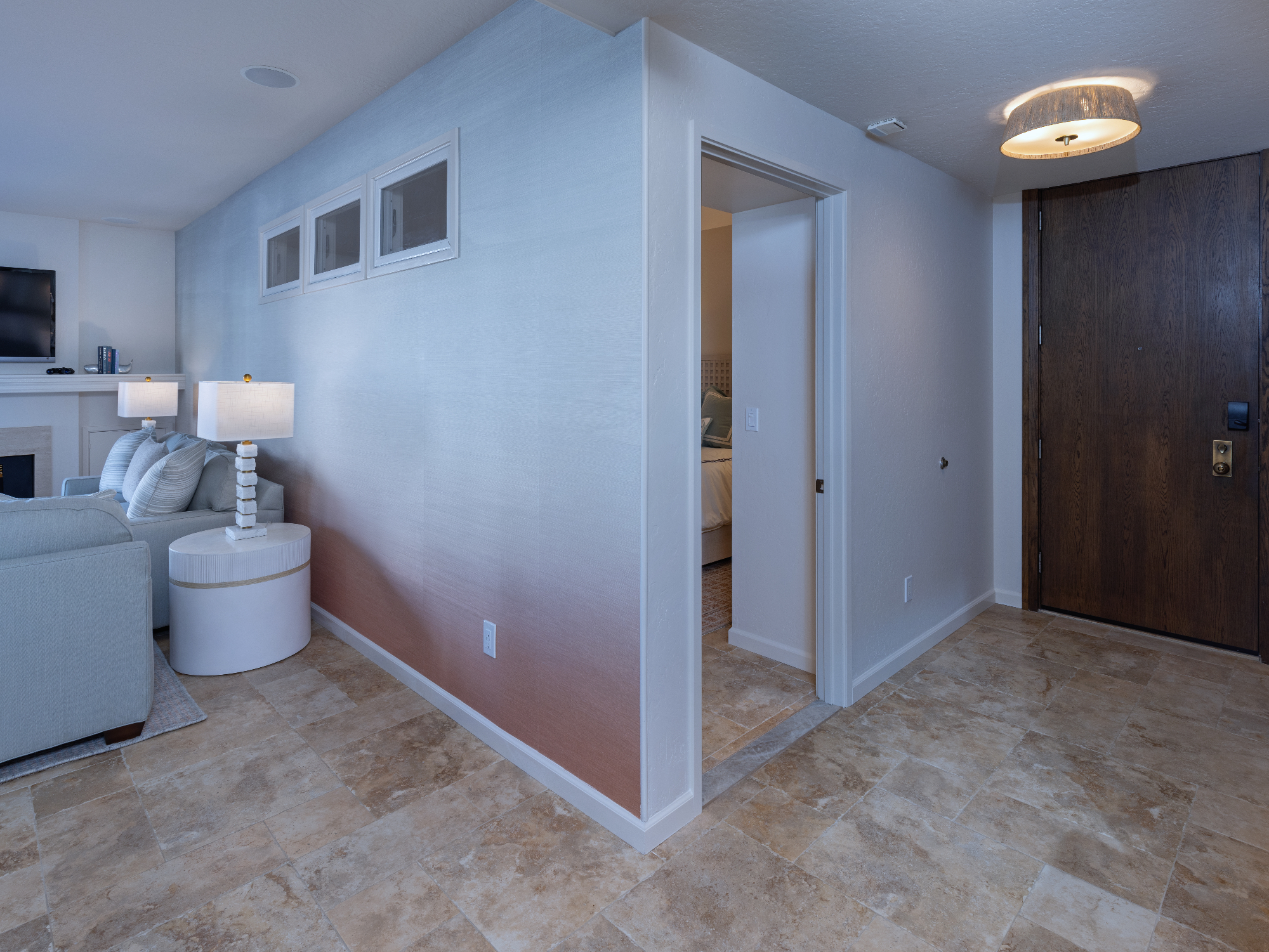ktj-design-co-santa-cruz-tide-line-beach-condo-grass-cloth-mirage-wallpaper-woven-rope-ceiling-light_ho9a6425