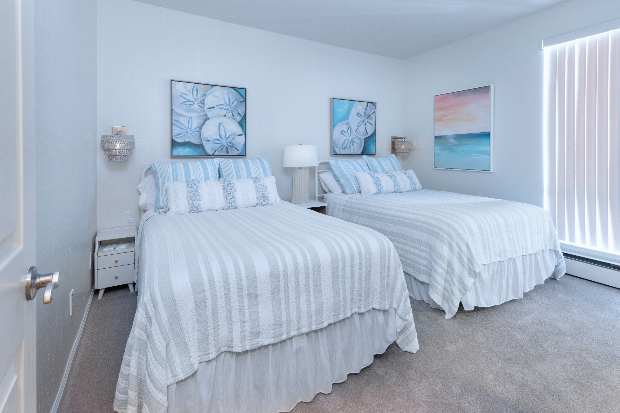 ktj-design-co-santa-cruz-tide-line-guest_bedroom_twin-sand-dollar-artwork_ho9a6300